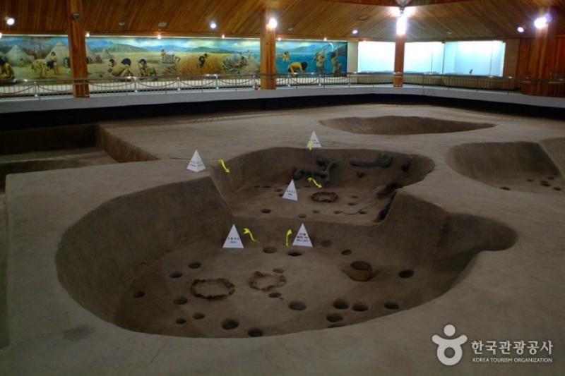 Amsa-dong Prehistoric Settlement Site  (4/12)