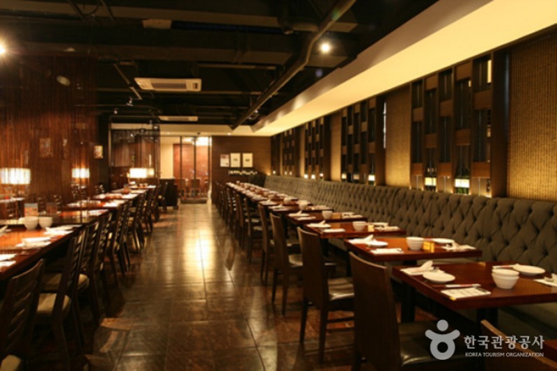 Din Tai Fung Korea - Myeongdong Branch  (1/16)