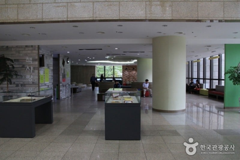 The National Library of Korea  (1/9)