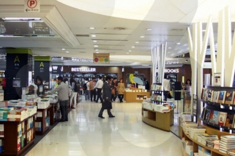 Youngpoong Bookstore  (YP Books) - Jongno Branch (main store)  (1/24)