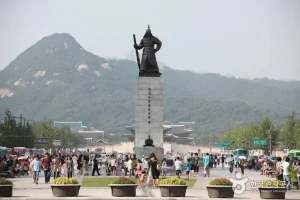 Statue of Admiral Yi Sun-Shin 