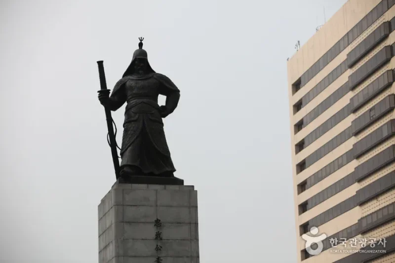 Statue of Admiral Yi Sun-Shin  (9/9)