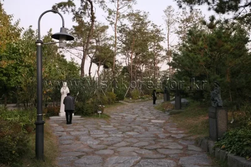 Jeoldusan Martyrs Grounds  (5/18)