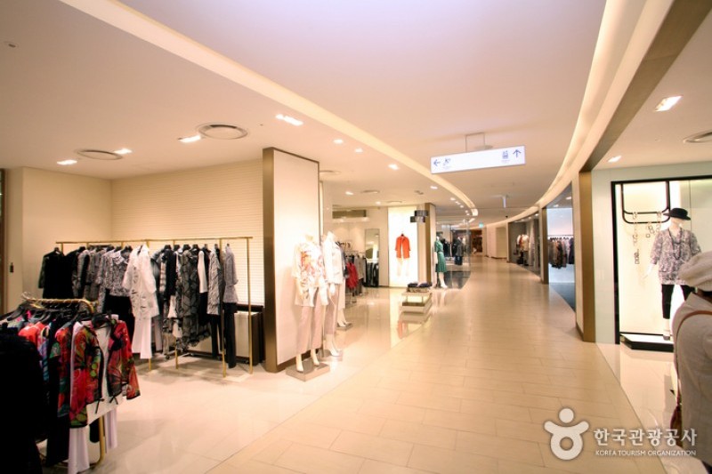 Shinsegae Department Store - Yeongdeungpo Branch  (2/10)