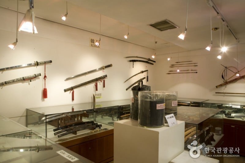 Knife Gallery  (2/14)