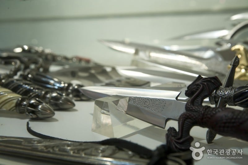 Knife Gallery  (9/14)
