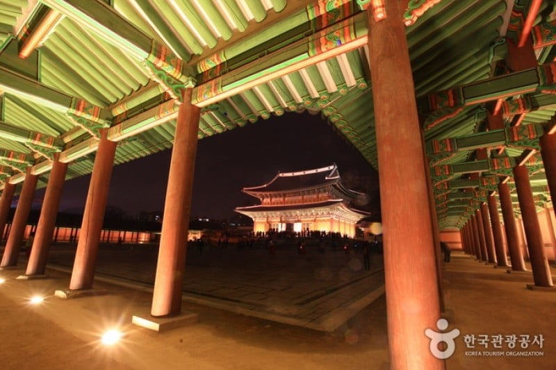 Moonlight Tour at Changdeokgung Palace  (1/9)