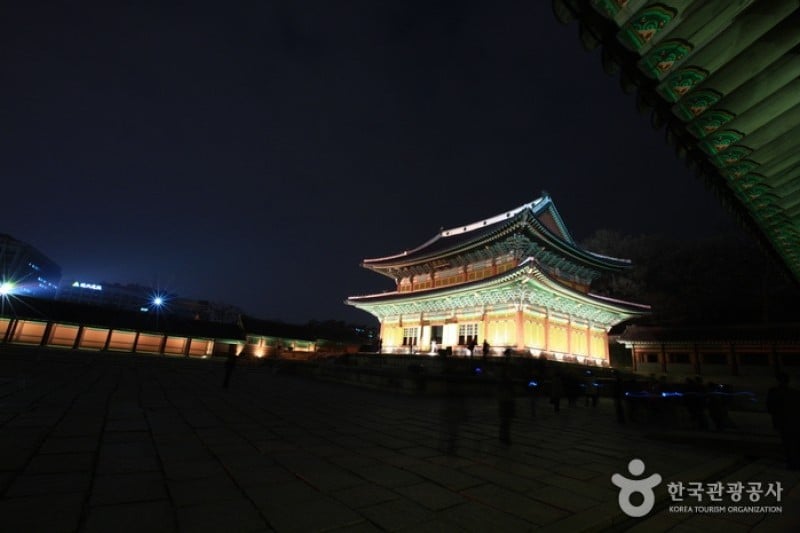 Moonlight Tour at Changdeokgung Palace  (2/9)