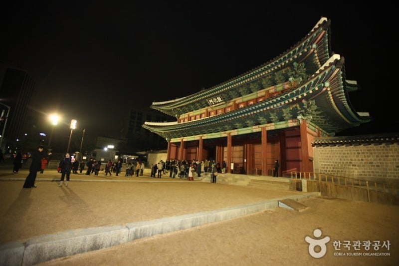 Moonlight Tour at Changdeokgung Palace  (4/9)