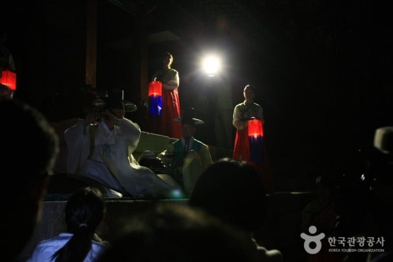 Moonlight Tour at Changdeokgung Palace  (7/9)