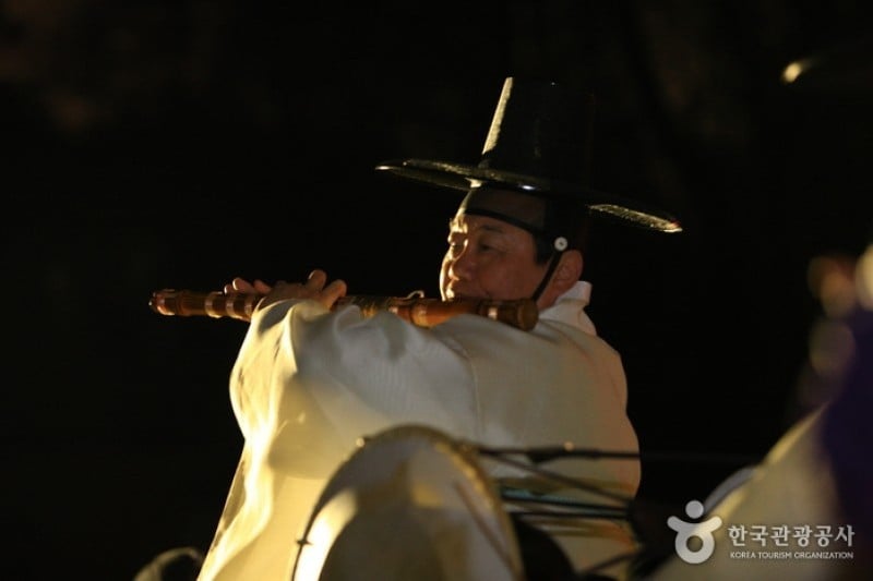 Moonlight Tour at Changdeokgung Palace  (8/9)