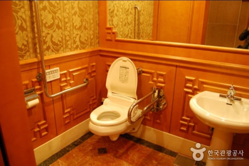 Imperial Palace Hotel  (4/18)