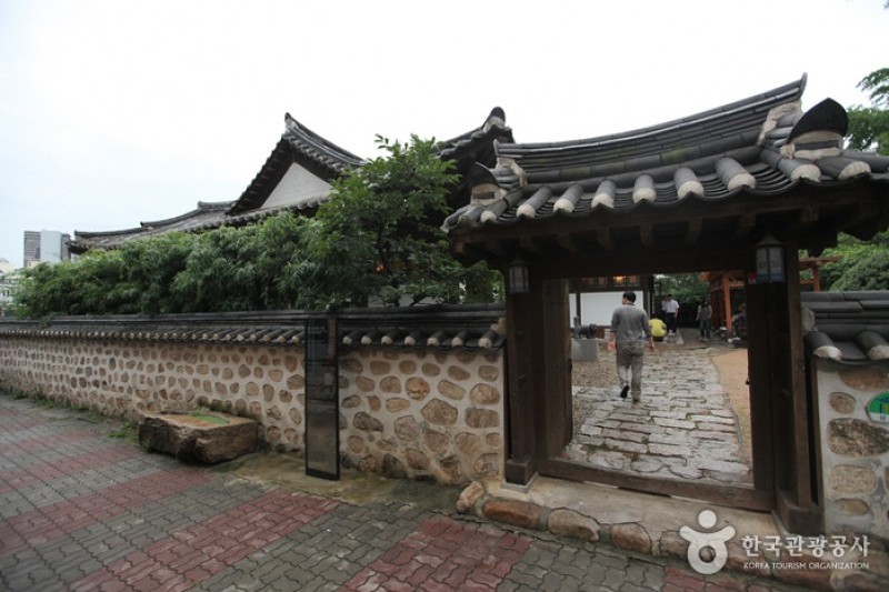 Trash: Mingadaheon Tea House  (4/5)