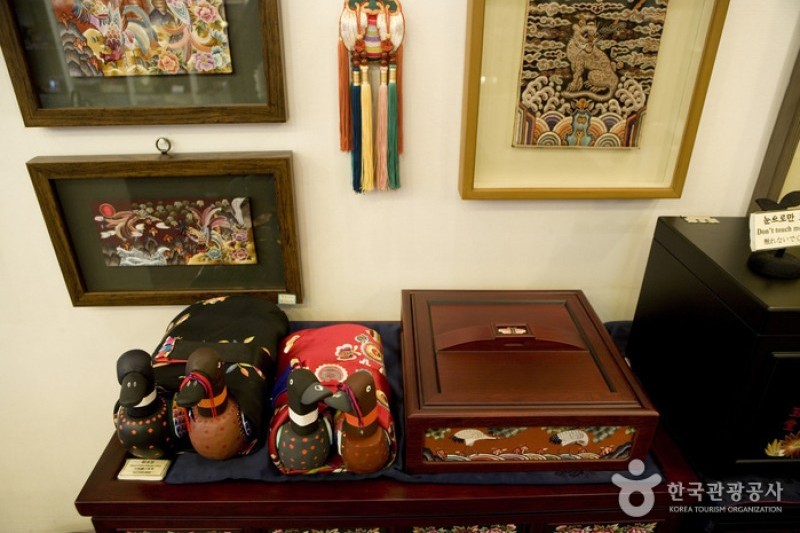 Gukje Embroidery - Insa-dong Branch  (2/11)
