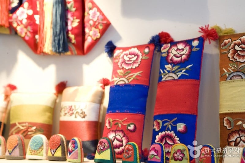Gukje Embroidery - Insa-dong Branch  (6/11)