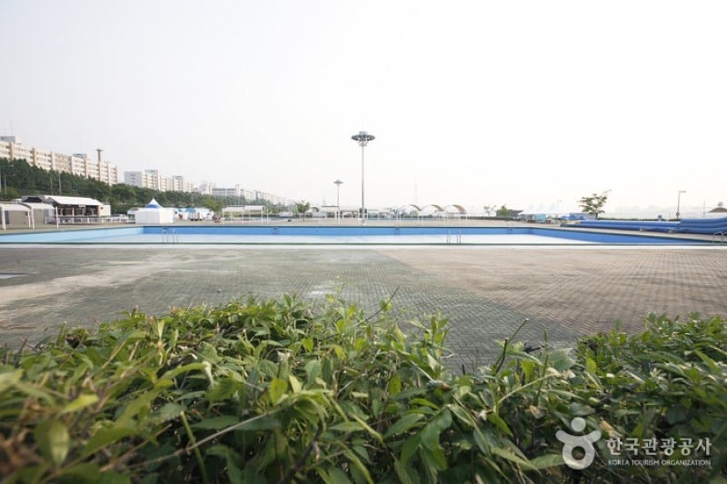 Jamwon Hangang Park  (2/3)