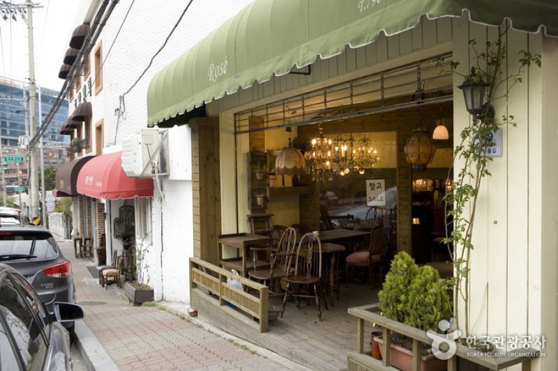 Itaewon Antique Furniture Street  (10/11)