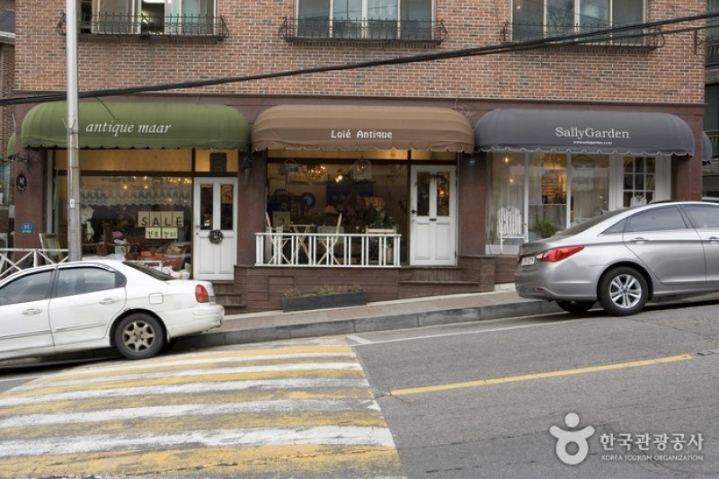 Itaewon Antique Furniture Street  (11/11)