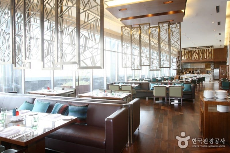 Courtyard by Marriott Seoul Times Square  (6/19)