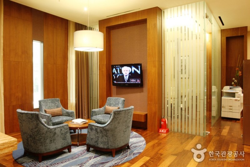 Courtyard by Marriott Seoul Times Square  (7/19)