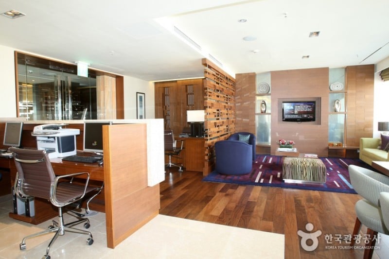 Courtyard by Marriott Seoul Times Square  (9/19)