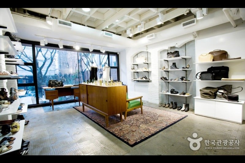 Ilmo Outlet &amp; (Café) Scoop Garden (일모아울렛 &amp; 카페) (2/9)