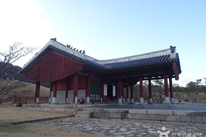 Uireung Royal Tomb [UNESCO World Heritage]  (2/4)