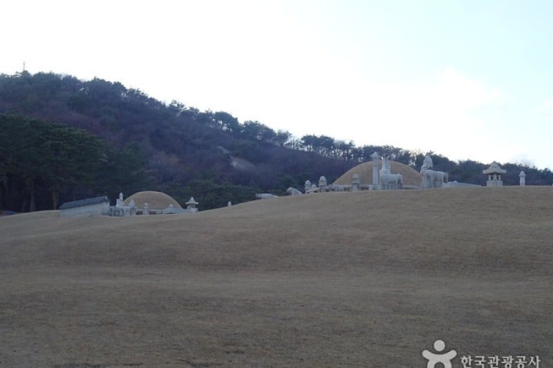 Uireung Royal Tomb [UNESCO World Heritage]  (3/4)