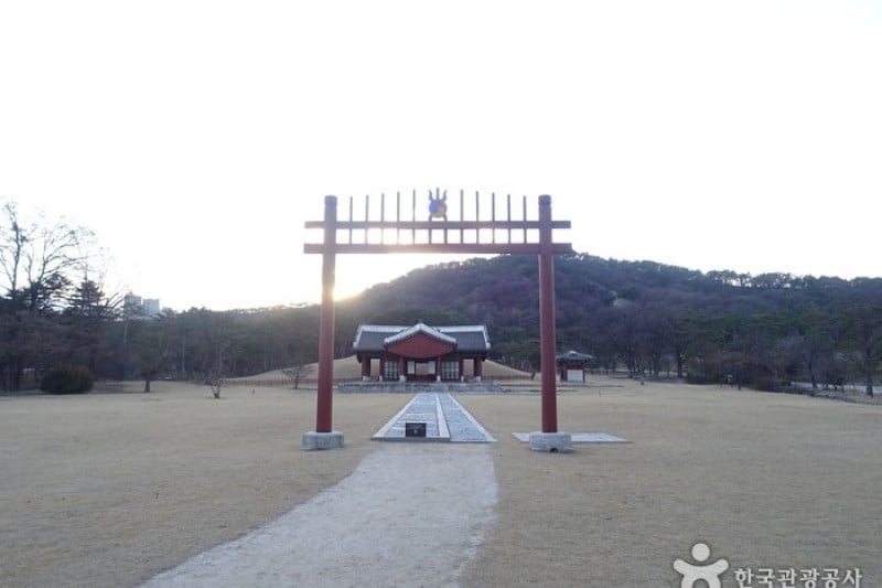 Uireung Royal Tomb [UNESCO World Heritage]  (4/4)