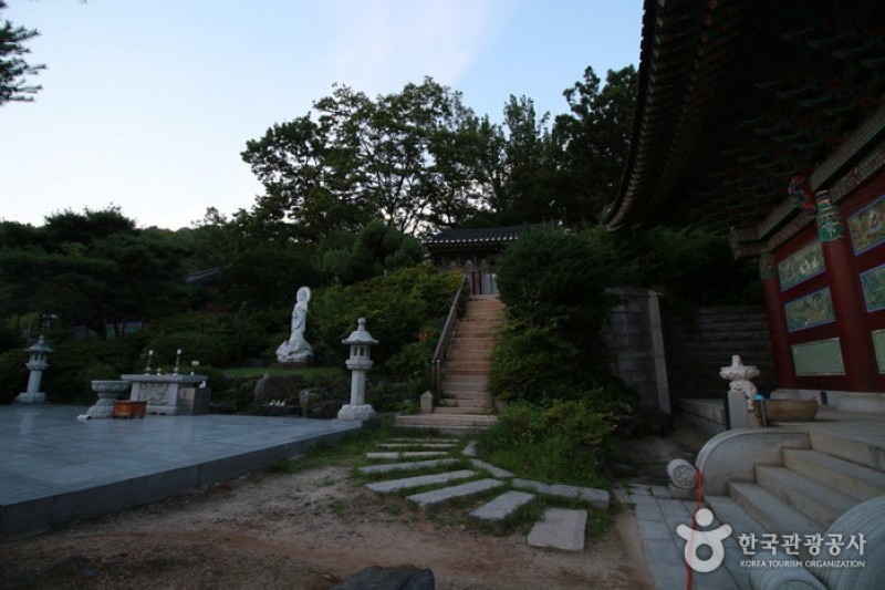 Bongwonsa Temple  (5/8)