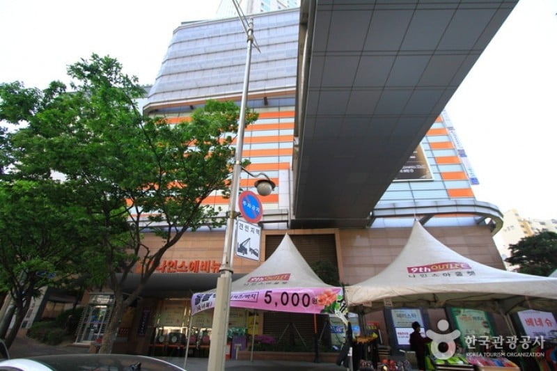 9th Avenue  (2/4)