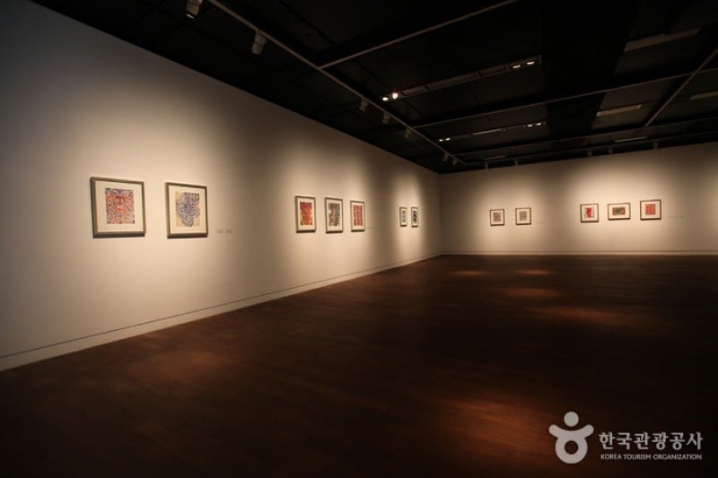 Gana Art Gallery  (2/8)