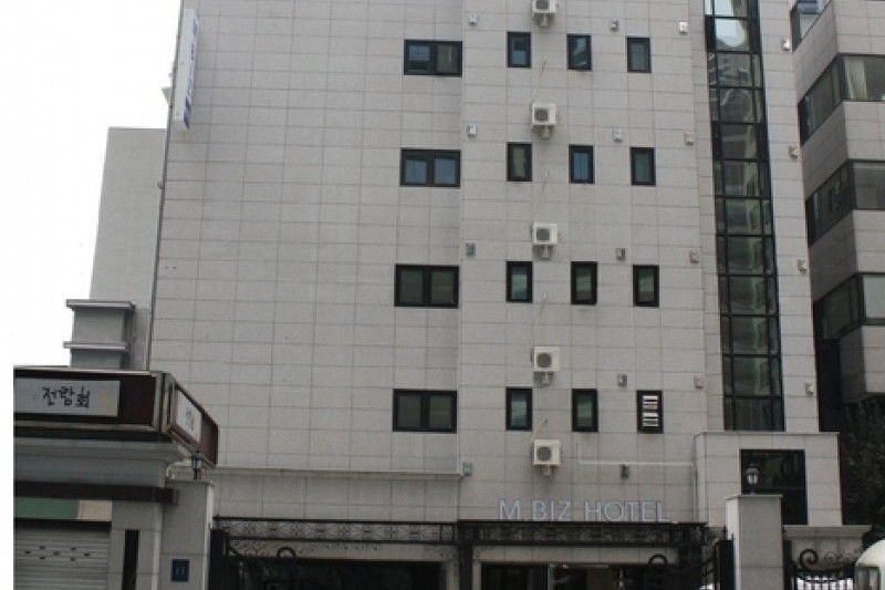 M. Biz Hotel - Goodstay  (1/16)