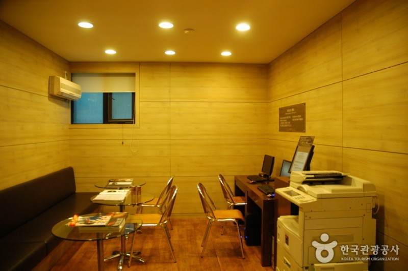 M. Biz Hotel - Goodstay  (3/16)