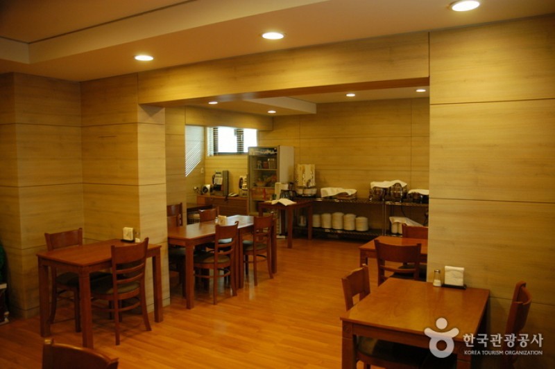 M. Biz Hotel - Goodstay  (4/16)