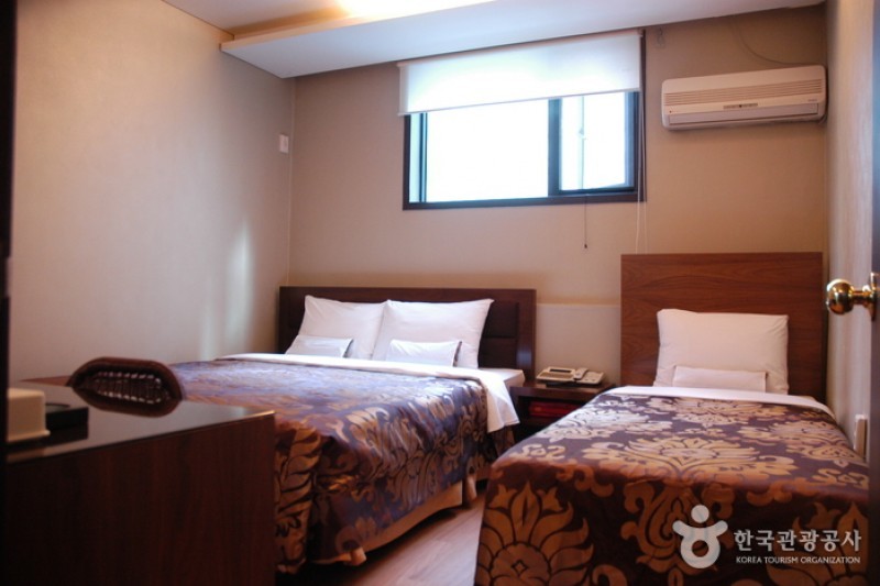M. Biz Hotel - Goodstay  (5/16)