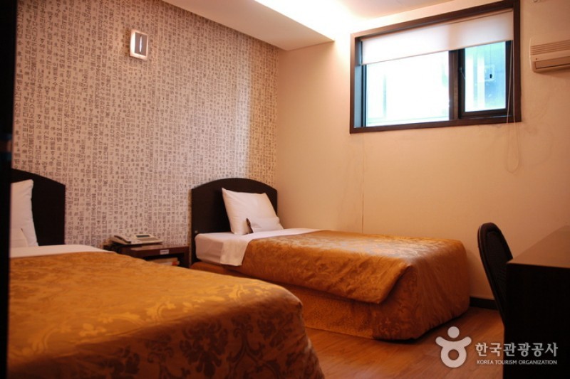 M. Biz Hotel - Goodstay  (9/16)
