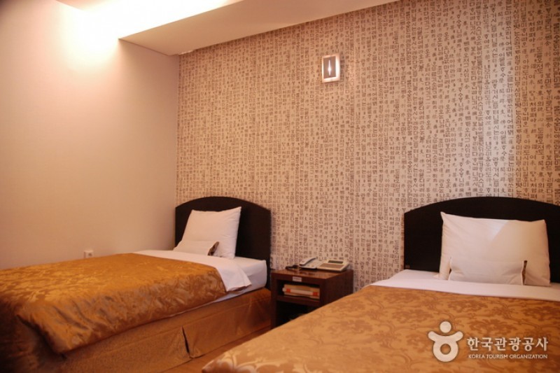 M. Biz Hotel - Goodstay  (10/16)