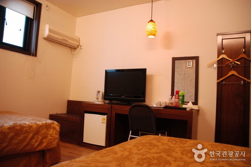 M. Biz Hotel - Goodstay  (11/16)