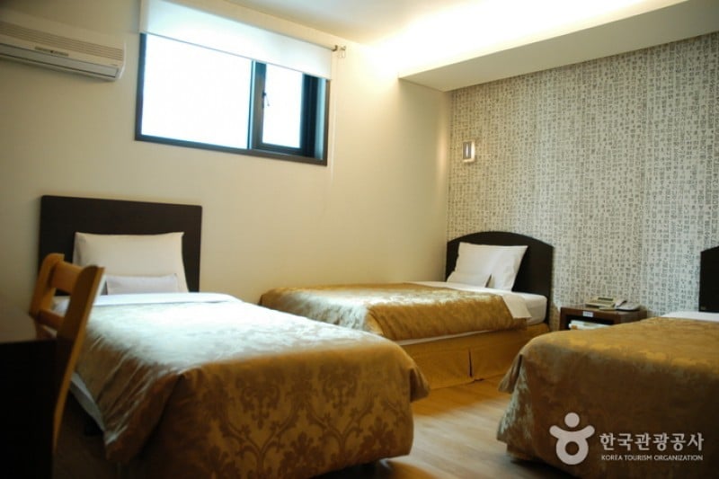 M. Biz Hotel - Goodstay  (13/16)
