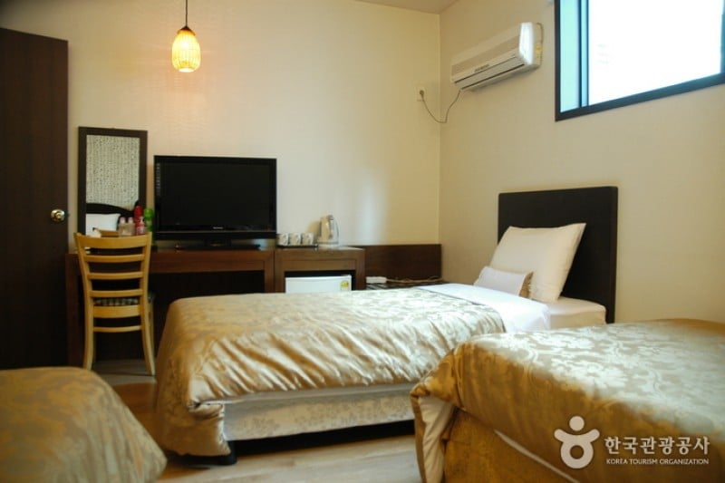 M. Biz Hotel - Goodstay  (14/16)