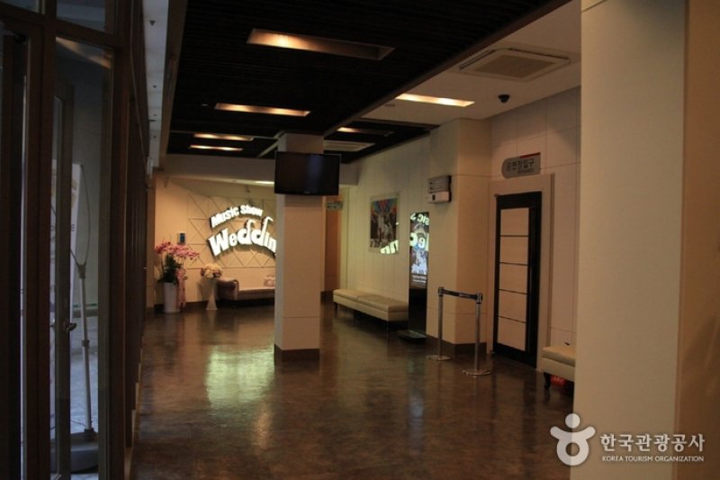 Music Show Wedding Theatre (홍대 뮤직쇼 웨딩 극장) (3/4)