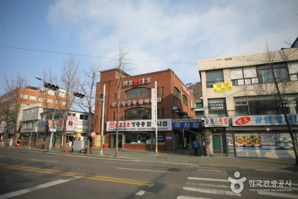 Jangchung-dong Jokbal Street