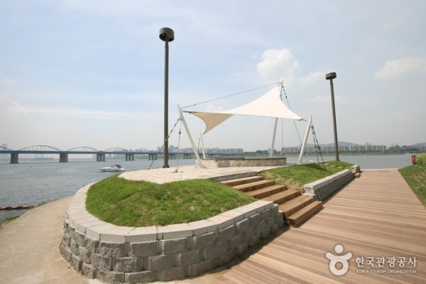 Banpo Seoraeseom Island