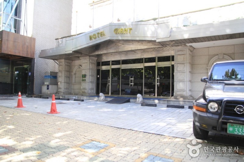 Hotel Giant  (1/4)