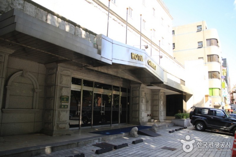 Hotel Giant  (3/4)