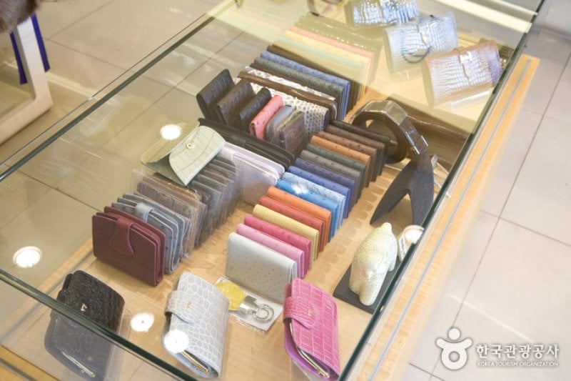 Lee Collection  (3/10)