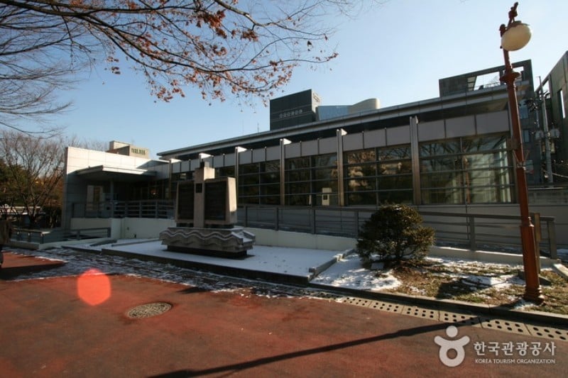 Dosan Ahn Chang Ho Memorial Hall  (1/14)