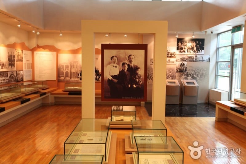 Dosan Ahn Chang Ho Memorial Hall  (4/14)