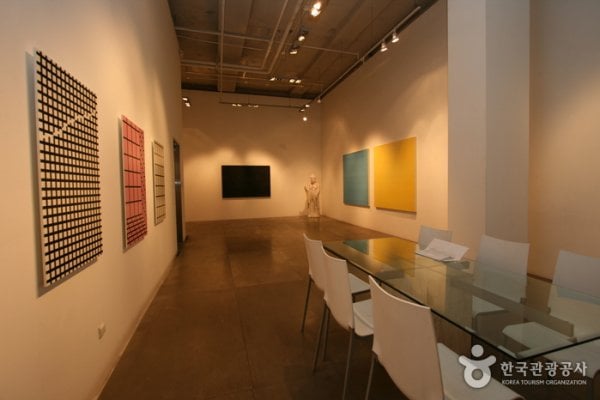 Gallery Simon